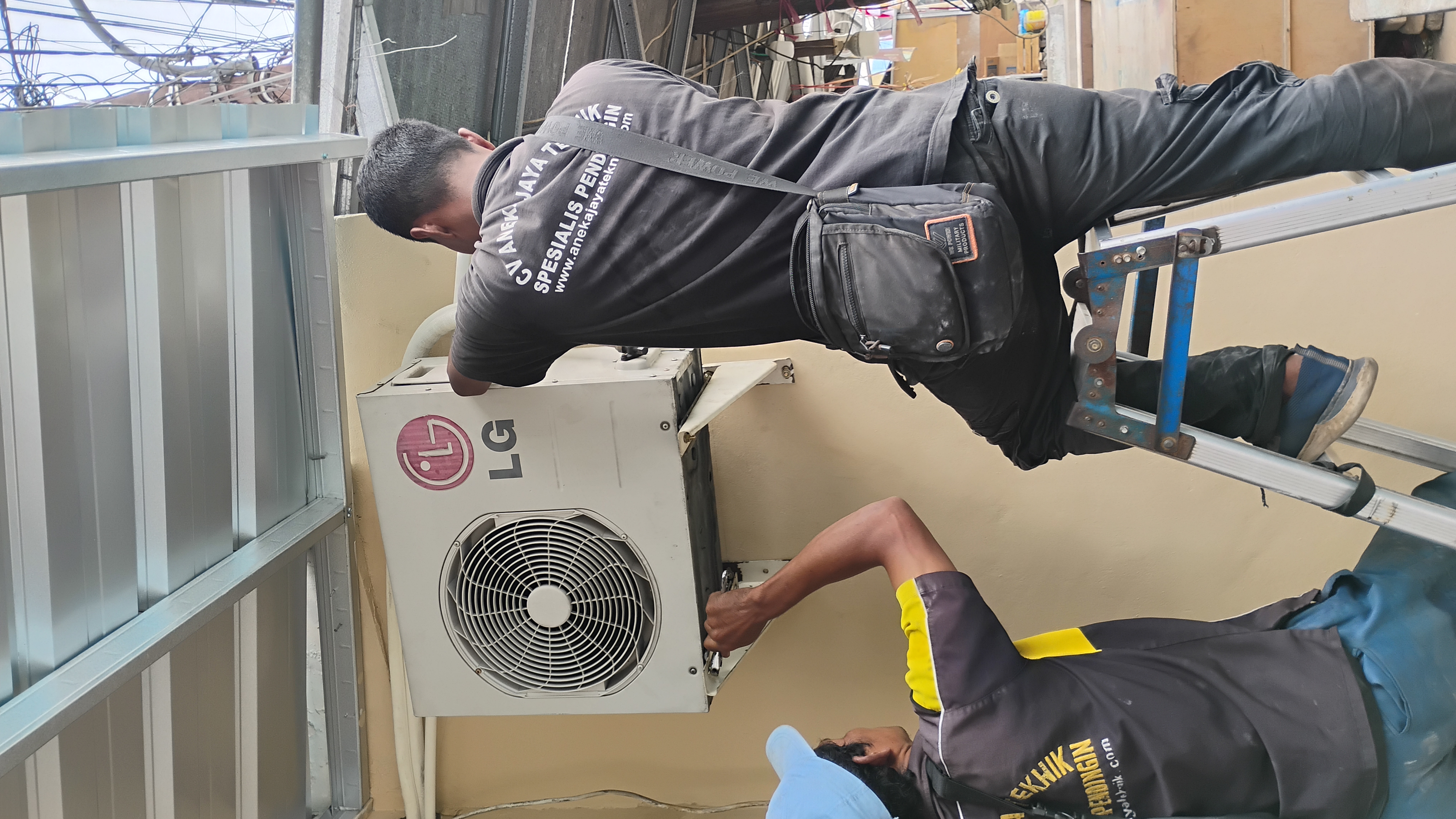 Servis AC di lokasi pelanggan